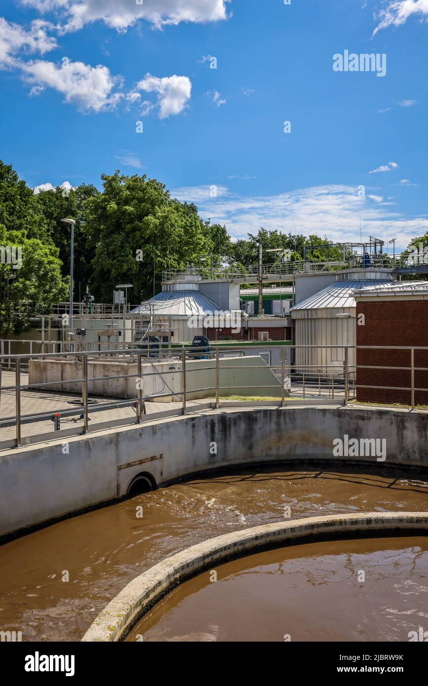 Voerde, Niederrhein, Nordrhein-Westfalen, Deutschland - Kläranlage Voerde, Abwasserbehandlung in der modernisierten Abwasserbehandlung pla Stockfoto