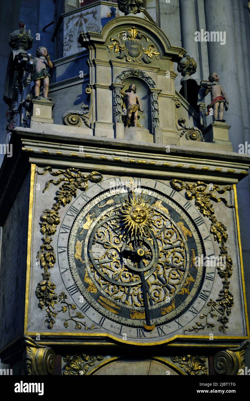 Frankreich, Rhone, Lyon, Place Saint Jean, Kathedrale Saint Jean datiert 12.-15. Jahrhunderte, astronomische Uhr datiert 14. Jahrhundert Stockfoto