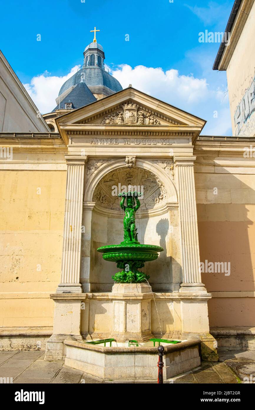 Frankreich, Paris, Marais-Viertel, Fountain rue Charlemagne Stockfoto