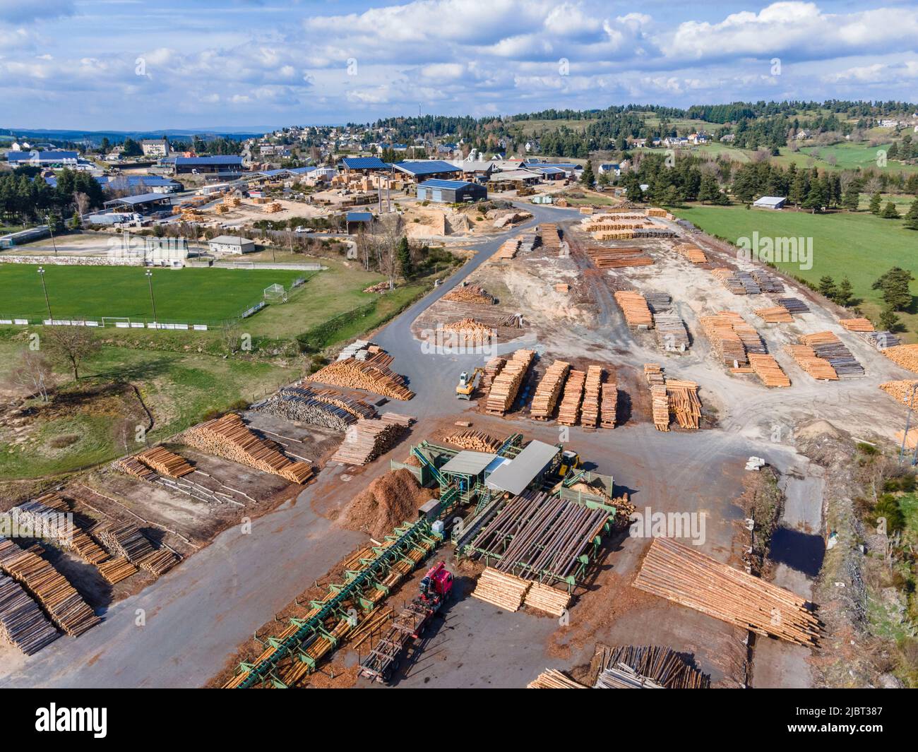 Frankreich, Lozere, Aumont Aubrac, Sägewerk (Luftaufnahme) Stockfoto