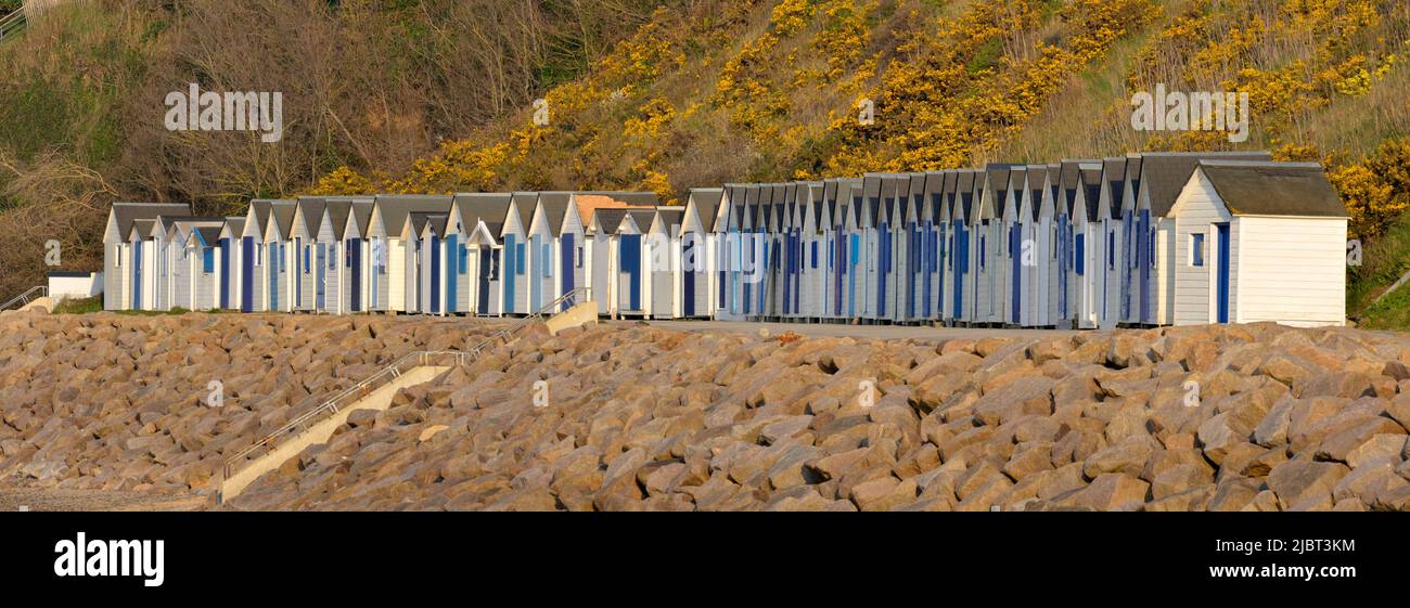 Frankreich, Manche, Cotentin, Barneville Carteret, Strandhütten am Strand von Potiniere Stockfoto