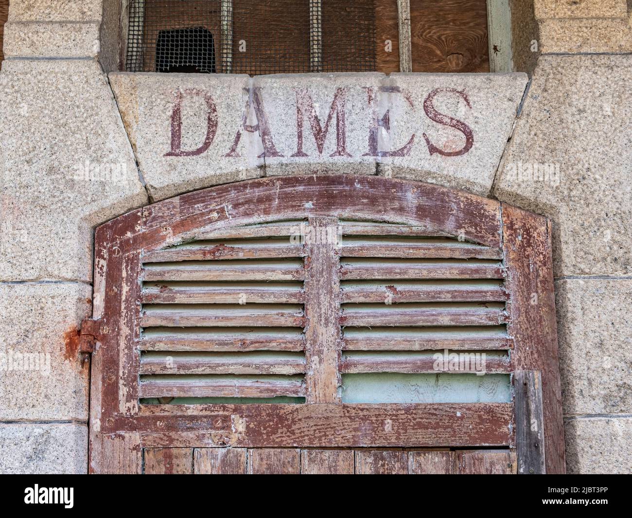 Frankreich, Lozere, Saint Sauveur de Peyre, Toiletten des alten Bahnhofs Stockfoto