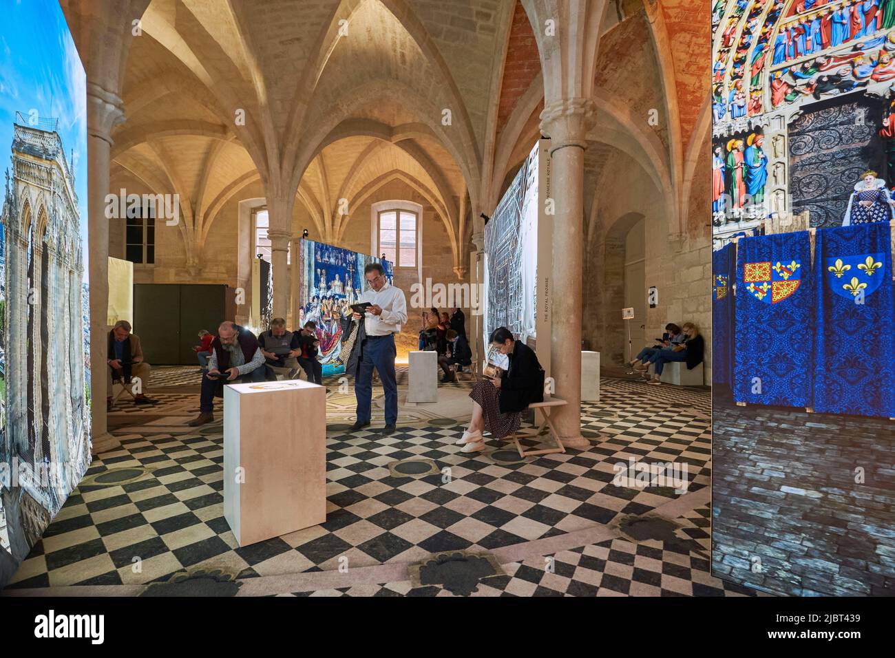 Frankreich, Paris, College des Bernardins, die erweiterte Ausstellung von Notre Dame de Paris, die seine Geschichte nachverfolgt und hinter die Kulissen seiner Restaurierung geht, Virtual Reality-Besuch Stockfoto