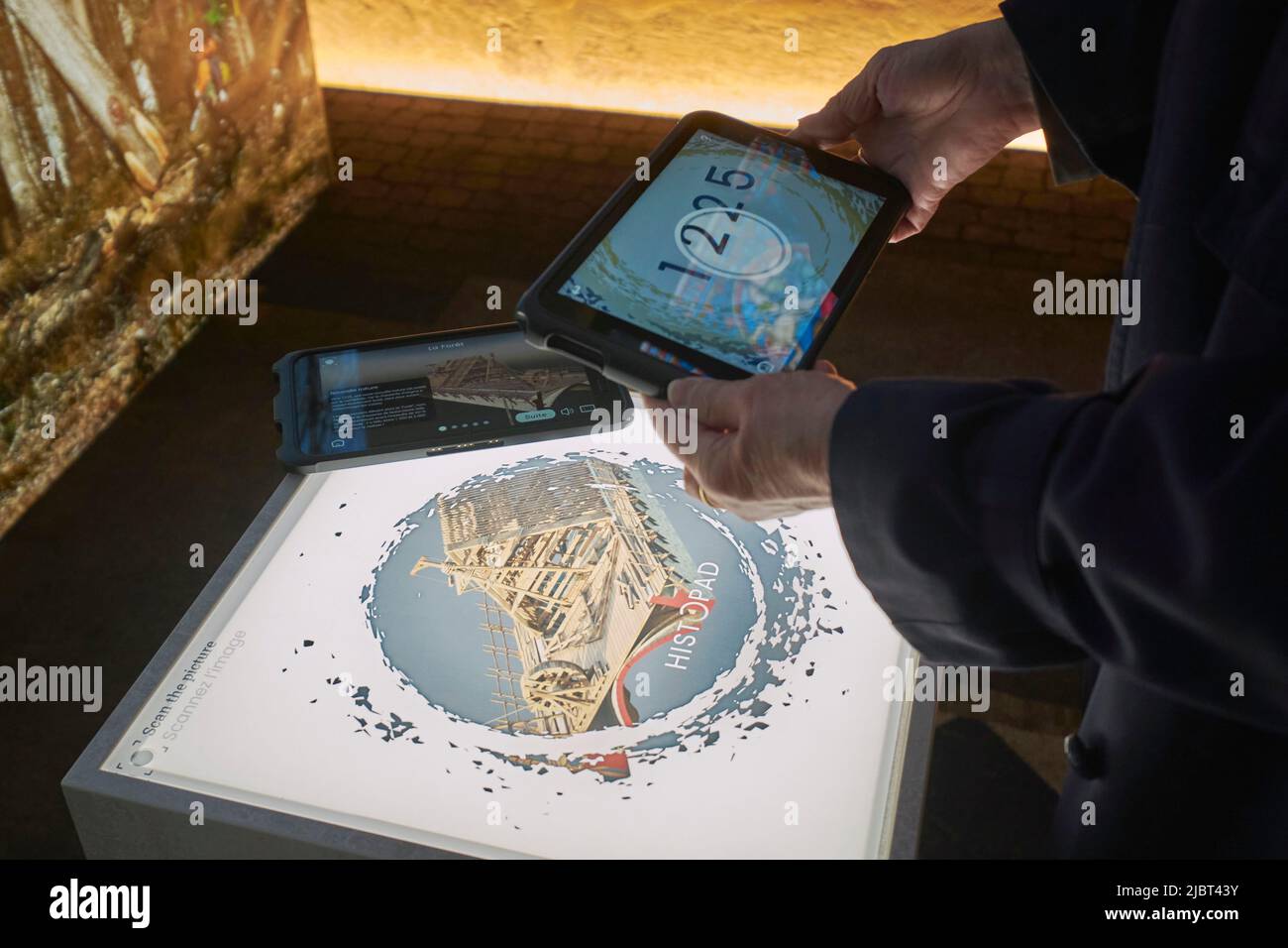 Frankreich, Paris, College des Bernardins, die erweiterte Ausstellung von Notre Dame de Paris, die seine Geschichte nachverfolgt und hinter die Kulissen seiner Restaurierung geht, Virtual Reality-Besuch Stockfoto