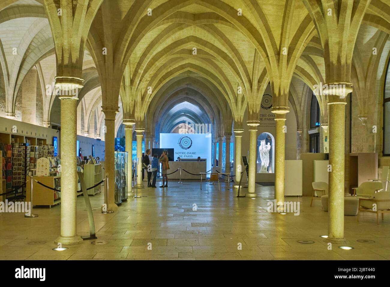 Frankreich, Paris, College des Bernardins, die erweiterte Ausstellung von Notre Dame de Paris, die seine Geschichte nachverfolgt und hinter die Kulissen seiner Restaurierung geht, Virtual Reality-Besuch Stockfoto