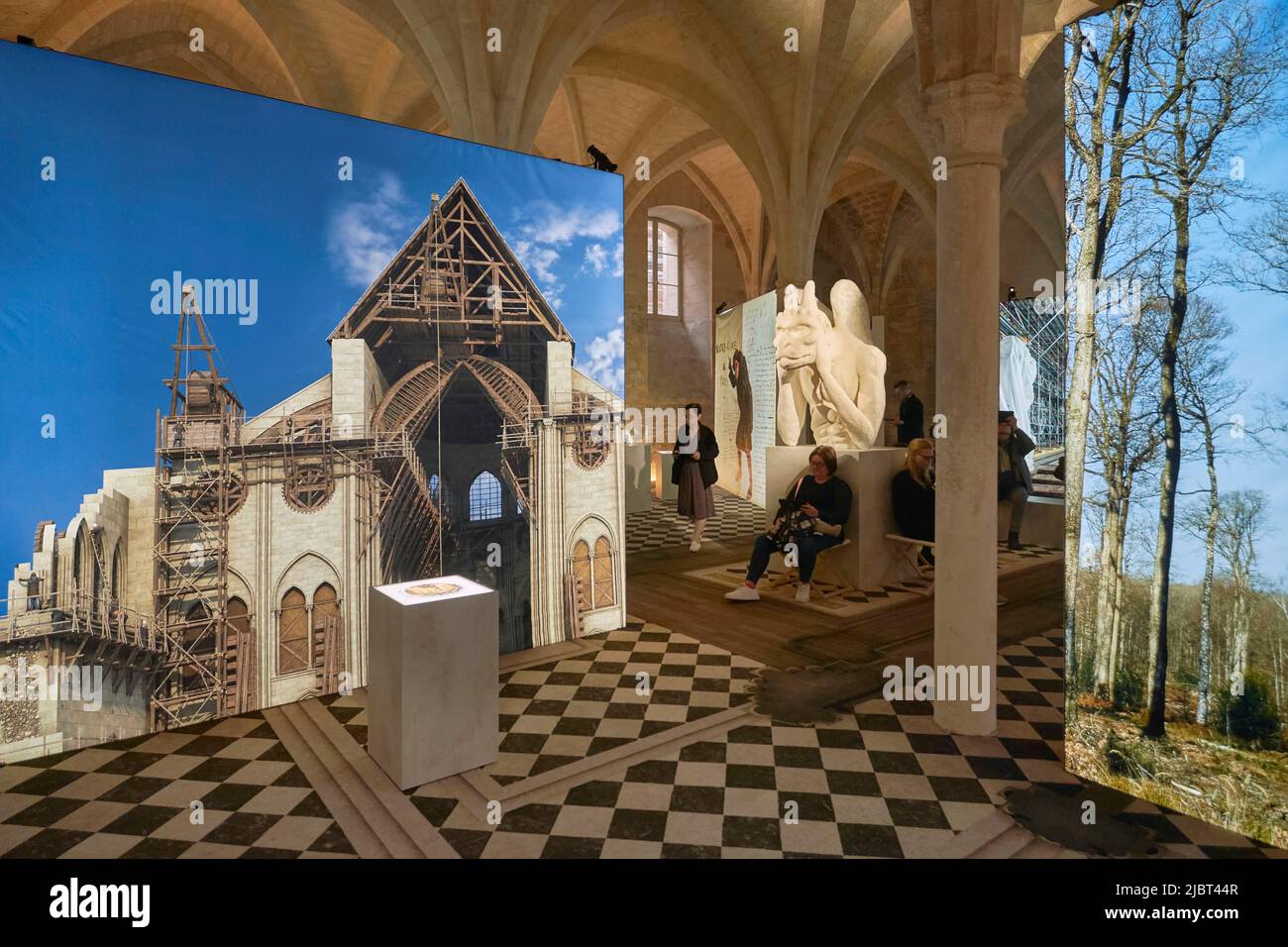 Frankreich, Paris, College des Bernardins, die erweiterte Ausstellung von Notre Dame de Paris, die seine Geschichte nachverfolgt und hinter die Kulissen seiner Restaurierung geht, Virtual Reality-Besuch Stockfoto