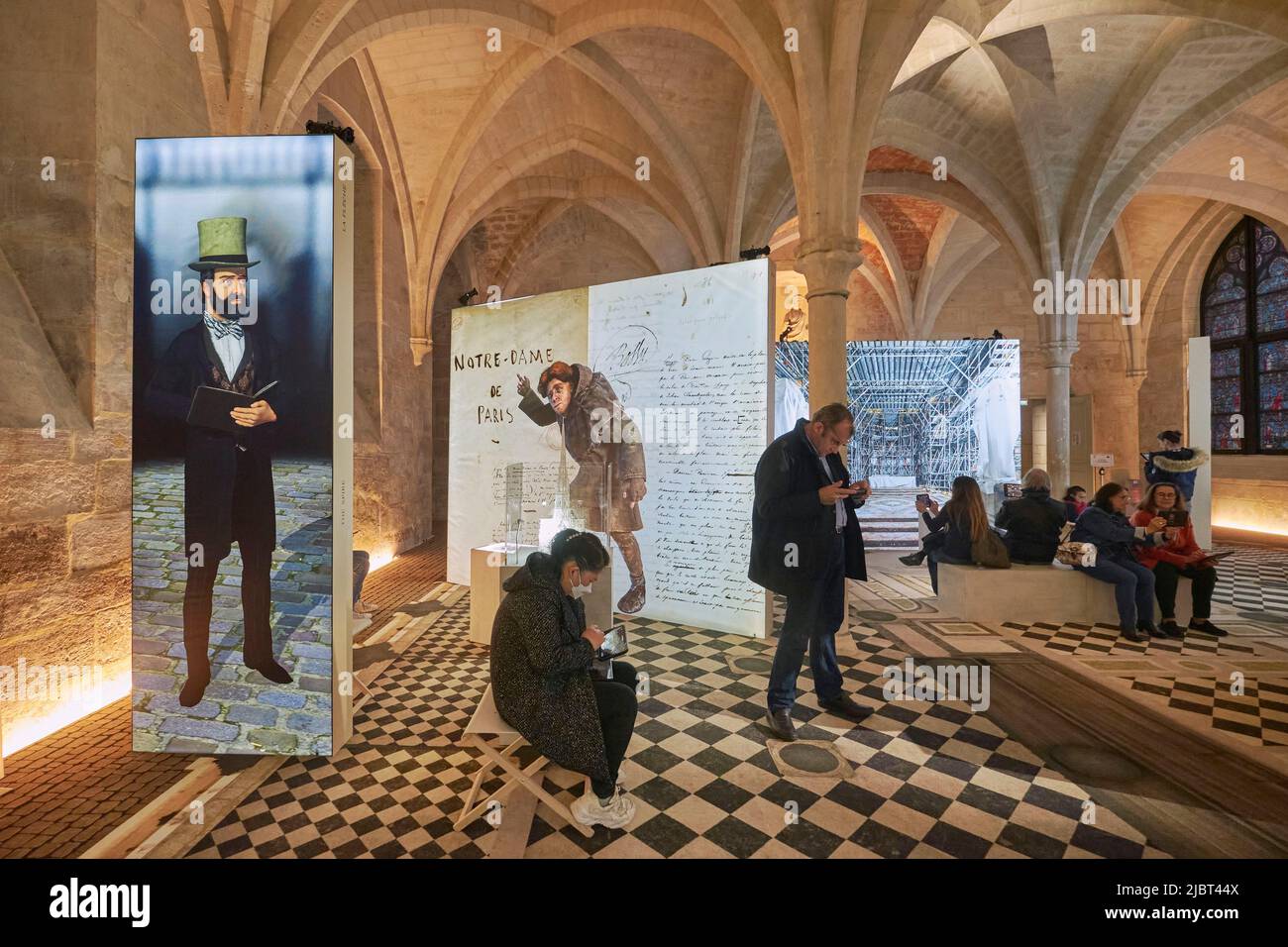 Frankreich, Paris, College des Bernardins, die erweiterte Ausstellung von Notre Dame de Paris, die seine Geschichte nachverfolgt und hinter die Kulissen seiner Restaurierung geht, Virtual Reality-Besuch Stockfoto
