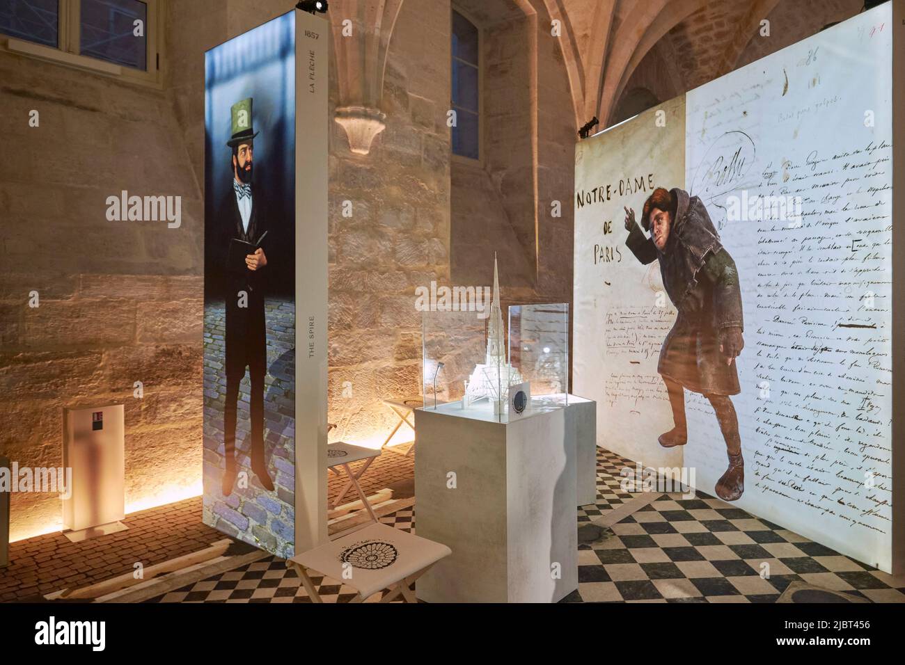 Frankreich, Paris, College des Bernardins, die erweiterte Ausstellung von Notre Dame de Paris, die seine Geschichte nachverfolgt und hinter die Kulissen seiner Restaurierung geht, Virtual Reality-Besuch Stockfoto