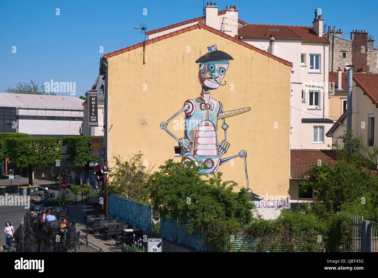 Frankreich, Val de Marne, Vitry sur seine, Street Art Circuit im Freien, Mann mit Baskenmütze und Baguette von Pixel Pancho Stockfoto