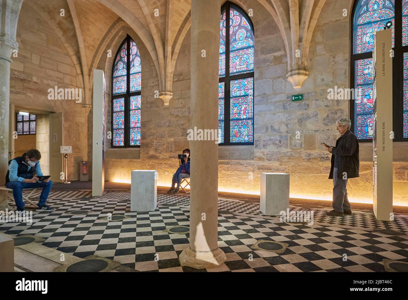 Frankreich, Paris, College des Bernardins, die erweiterte Ausstellung von Notre Dame de Paris, die seine Geschichte nachverfolgt und hinter die Kulissen seiner Restaurierung geht, Virtual Reality-Besuch Stockfoto