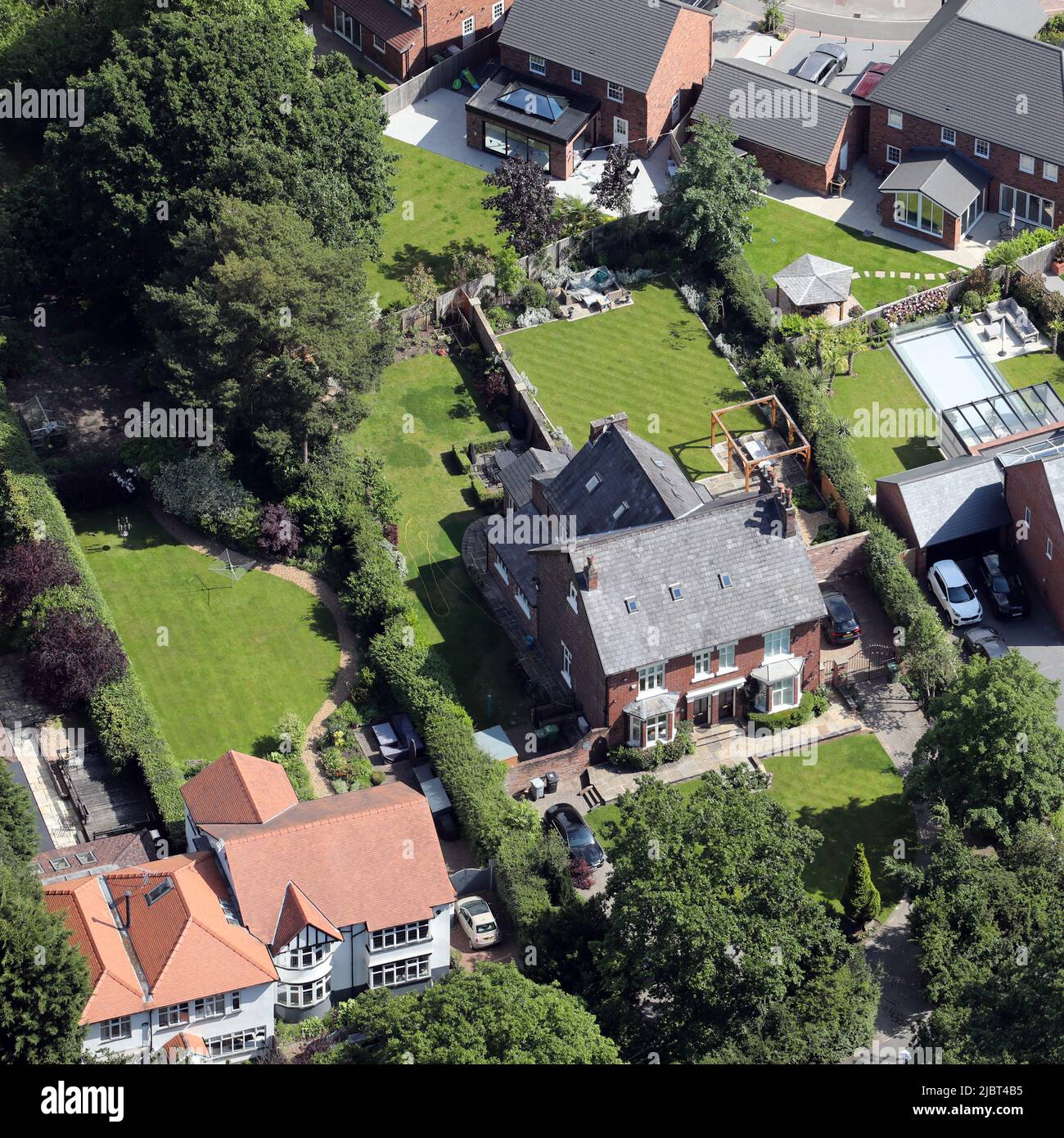 Luftaufnahme des alten Hauses von Alan Turing (wo er starb) in Wilmslow, Ceshire (linke Seite des Doppelhauses, das hier gezeigt wird) Stockfoto