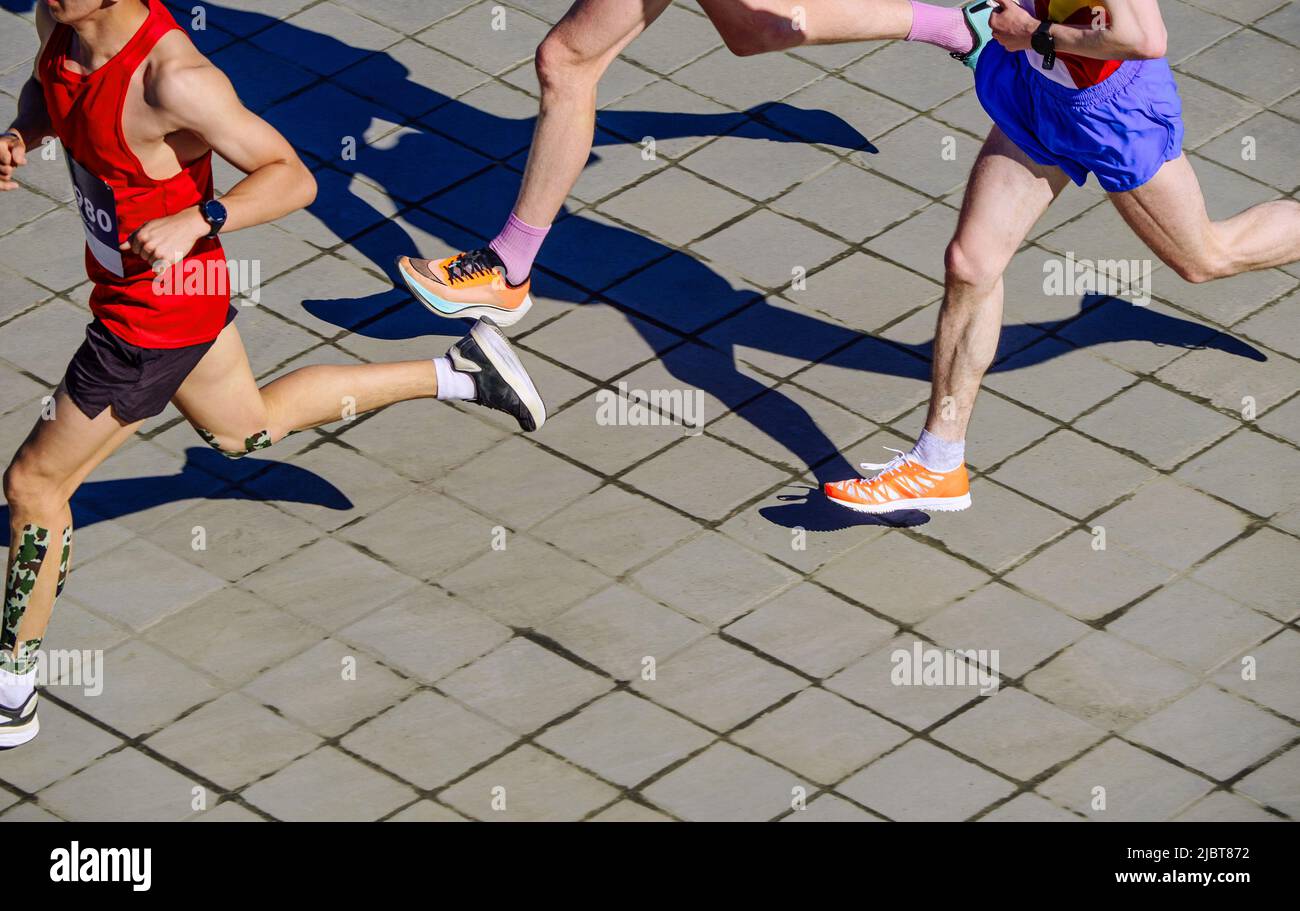 Gruppenläufer beim Marathonlauf Stockfoto