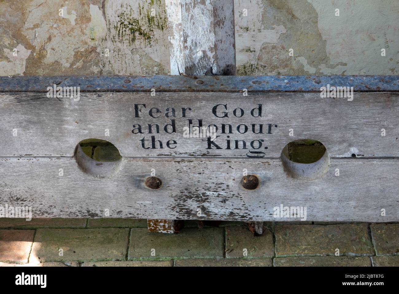 Set aus Stock und Schlagpfosten, All Saints Church, Saxstead, Suffolk Stockfoto