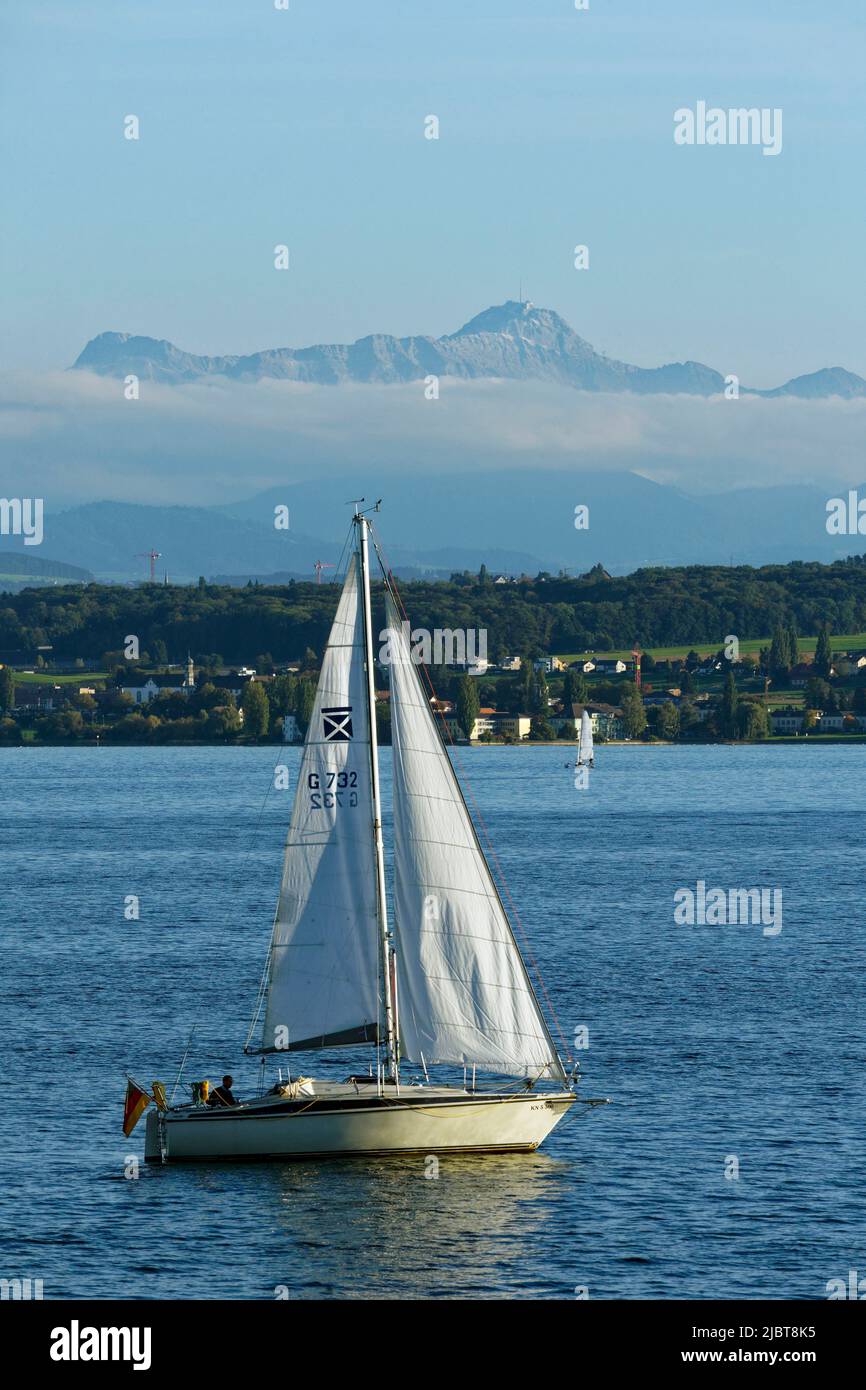 Deutschland, Baden-Württemberg, Bodensee, der See um Konstanz (Konstanz) mit den Schweizer Alpen im Hintergrund Stockfoto