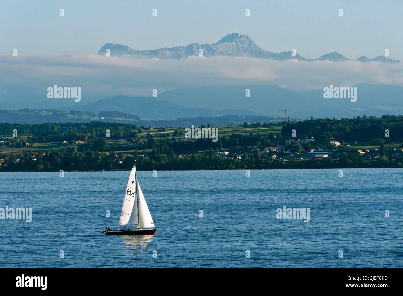 Deutschland, Baden-Württemberg, Bodensee, der See um Konstanz (Konstanz) mit den Schweizer Alpen im Hintergrund Stockfoto