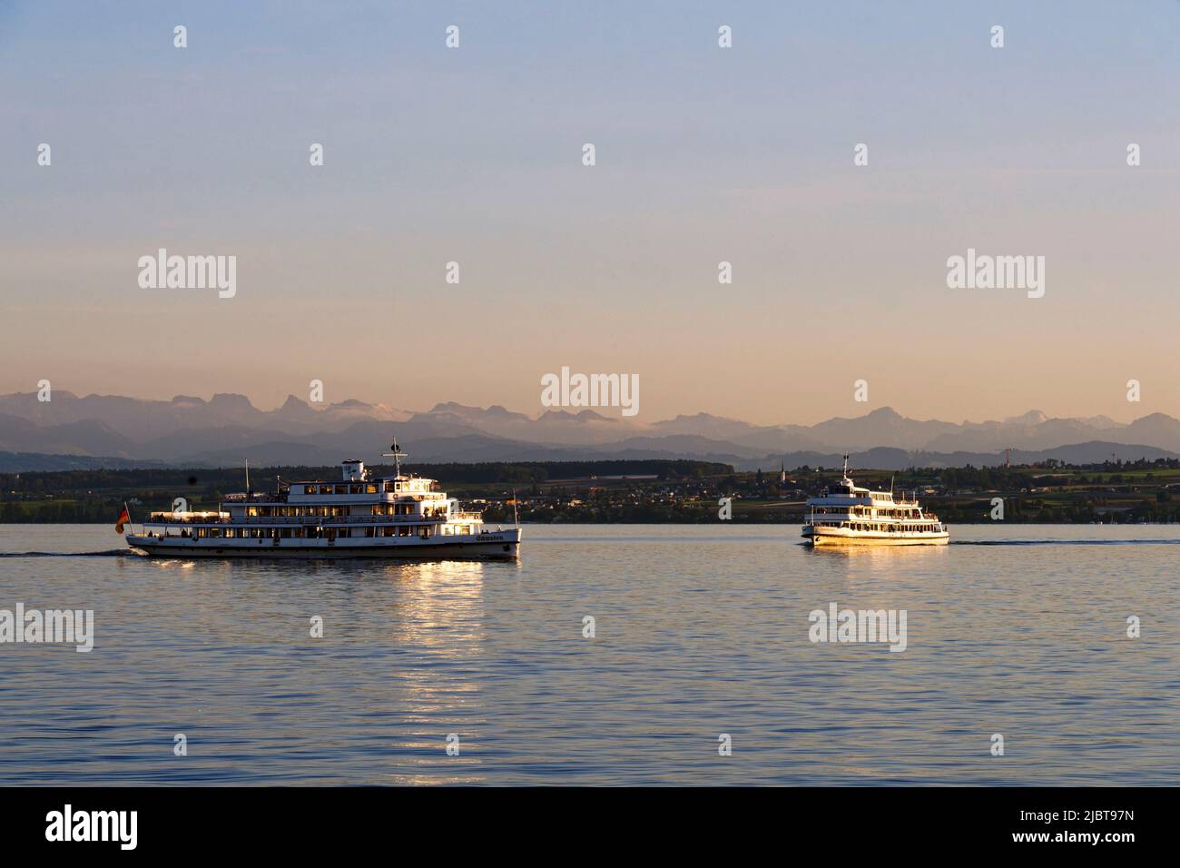 Deutschland, Baden Württemberg, Bodensee (Bodensee), bei Meersburg, Schweizer Alpen im Hintergrund Stockfoto
