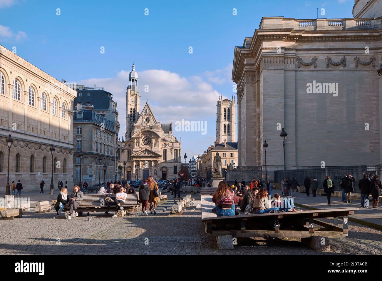 Frankreich, Paris, Quartier Latin, Place du Pantheon, die Kirche Saint Etienne du Mont und das Gymnasium Henri IV im Hintergrund Stockfoto