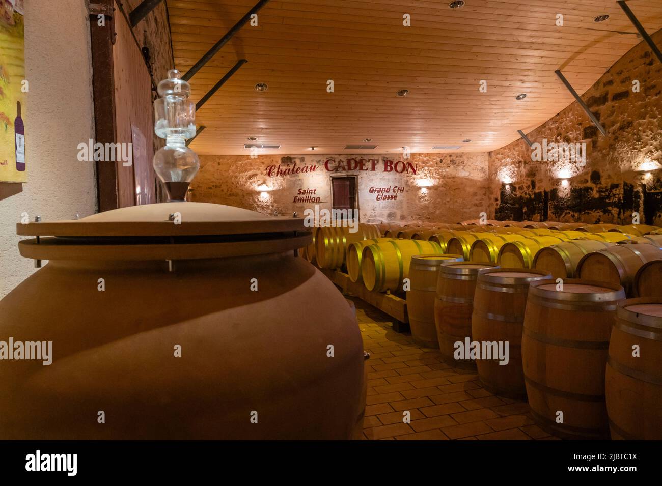 Frankreich, Gironde (33), Saint-Émilion, UNESCO-Weltkulturerbe, Chateau Cadet-Bon, Premier Grand Cru classé, der Keller Stockfoto