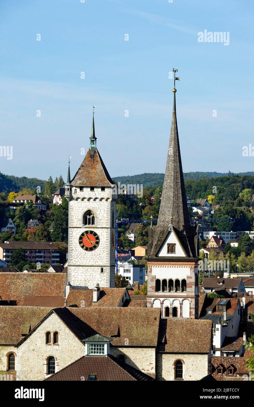 Schweiz, Kanton Schaffhausen, Schaffhausen, Altstadt mit St.-Johannes-Kirche und Glockenturm der Allerheiligen-Kirche (Kloster Allerheiligen) Stockfoto