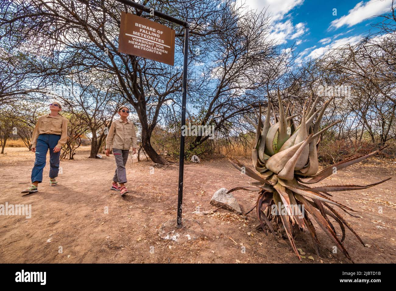 Namibia, Otjozondjupa Region, Grootfontein, der Hoba Meteorit, der sich auf der Hoba West Farm befindet und 1920 von Jacobus BRITS entdeckt wurde, ist der größte bekannte Meteorit (60 Tonnen in einem Stück, 2,7 m lang und 0,9 m hoch) Und der größte bekannte natürliche Eisenblock auf der Erdoberfläche, der Fall des Meteoriten, wird geschätzt, dass er vor weniger als 80.000 Jahren stattgefunden hat Stockfoto