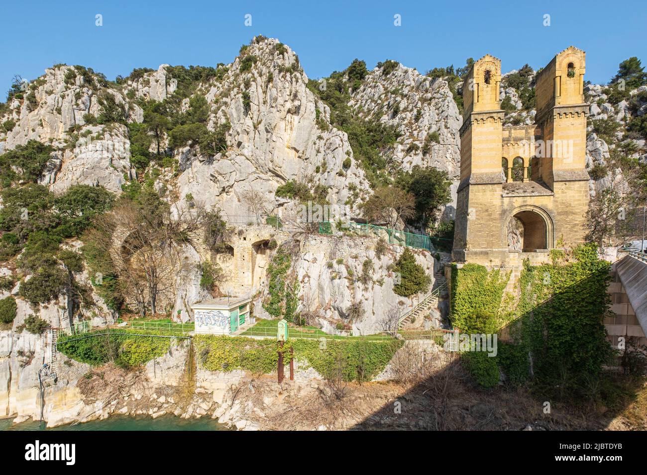 Frankreich, Vaucluse, regionaler Naturpark Luberon, Mirabeau, ehemalige Mirabeau-Brücke (1845) über die Durance Stockfoto