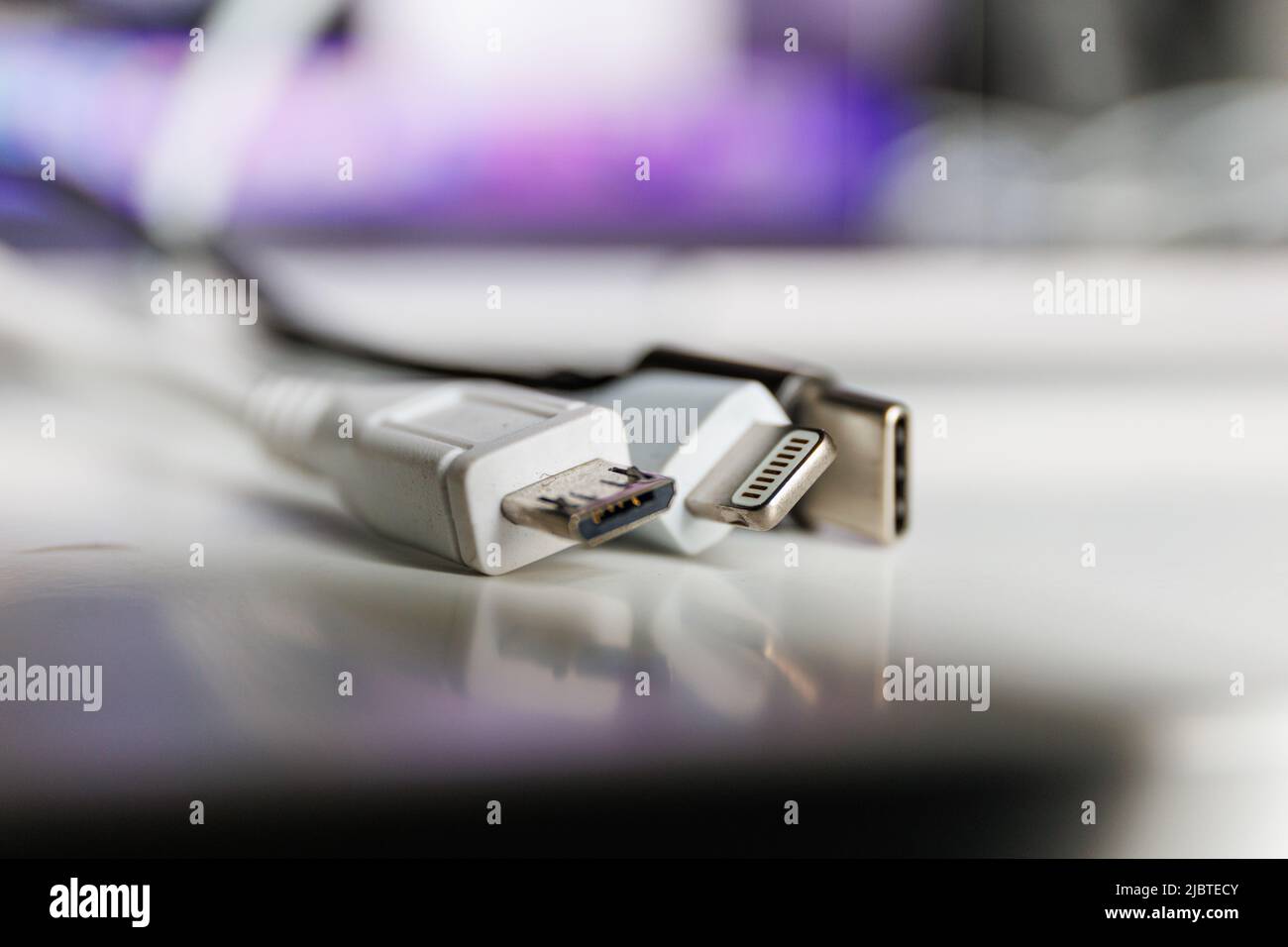 LADEGERÄTE TYP C, Micro-usb und USB C Stockfoto