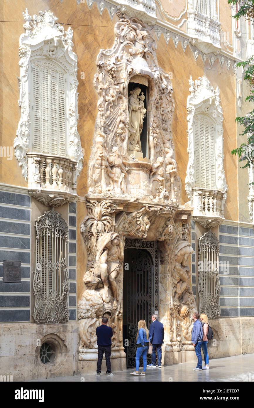 Spanien, Valencia, Palast des Marquis de Dos Aguas (Barockstil), in dem sich das nationale Keramikmuseum González Martí befindet, Haupteingang aus Alabaster aus dem 18.. Jahrhundert, angefertigt von Ignacio Vergara Gimeno Stockfoto