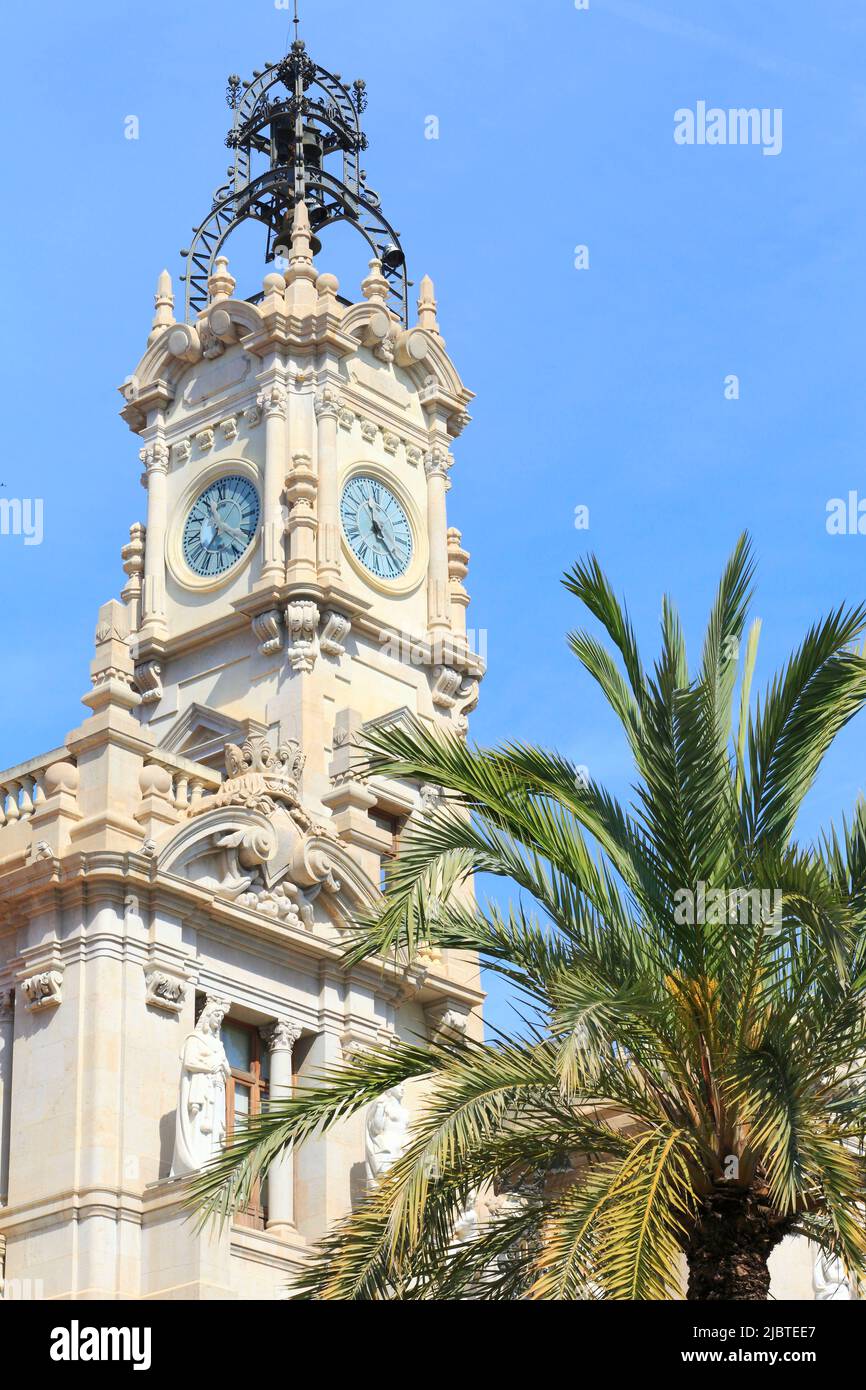 Spanien, Valencia, Rathausplatz (Plaza del Ayuntamiento), Rathausturm, erbaut 1905 von den Architekten Francisco de Mora y Berenguer und Carlos Carbonell Pañella Stockfoto