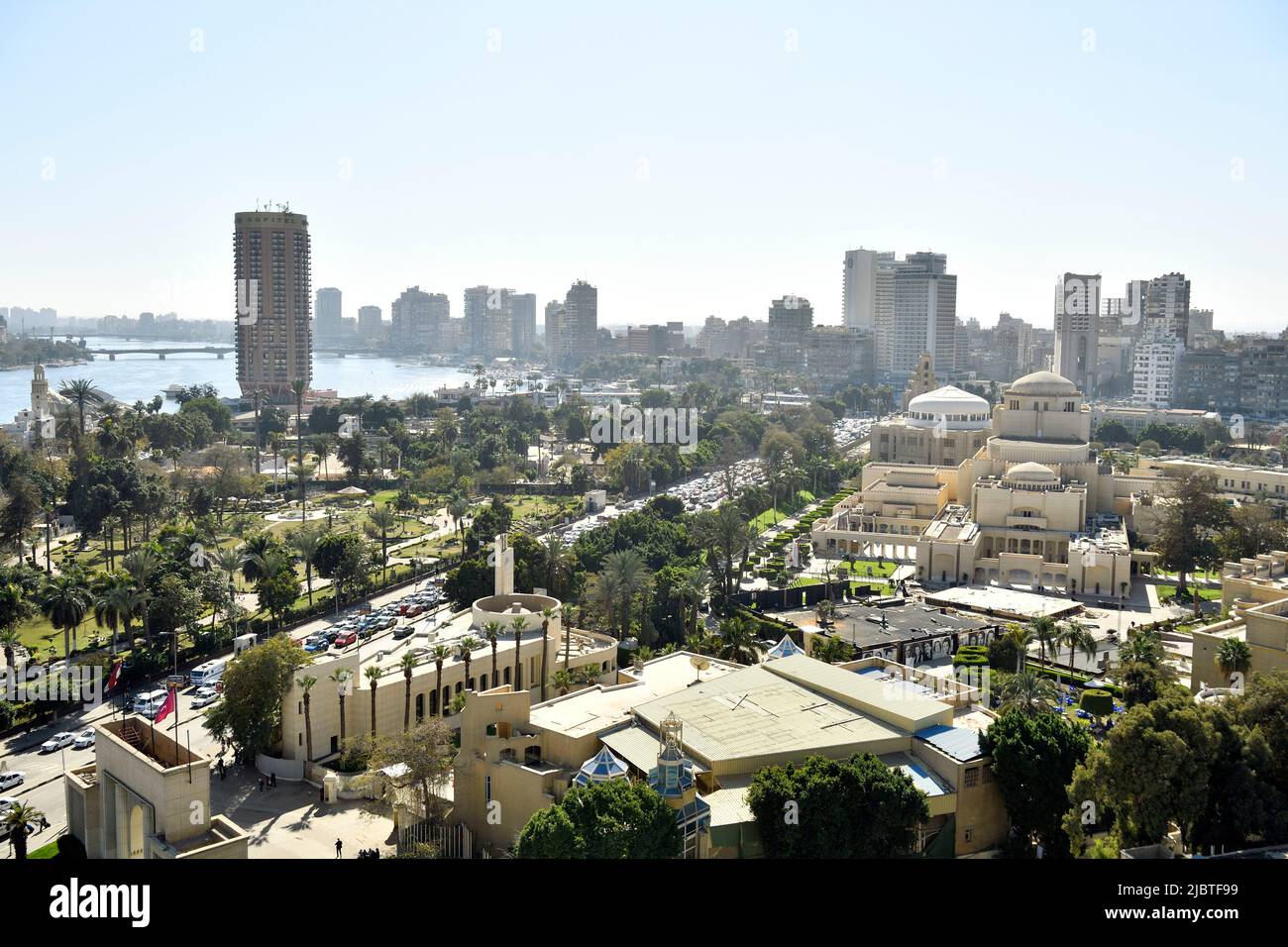 Ägypten, Kairo, Stadtteil Zamalek, Insel Gezira, Überblick über den Nil und das Sofitel Cairo Nile El Gezirah Stockfoto