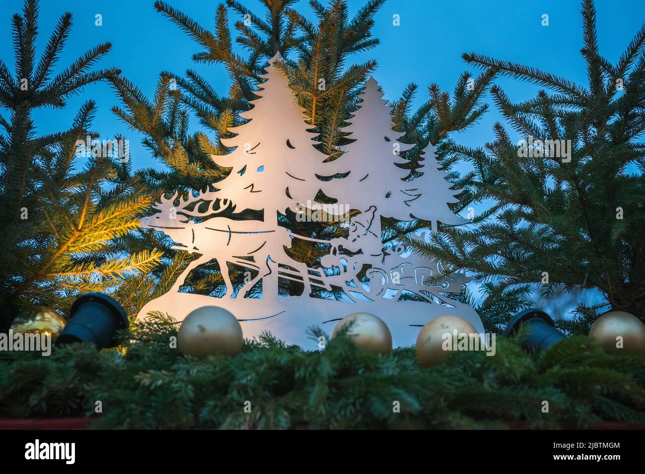 Weihnachtsschmuck auf dem Weihnachtsmarkt Hyde Park Winter Wonderland in London Stockfoto