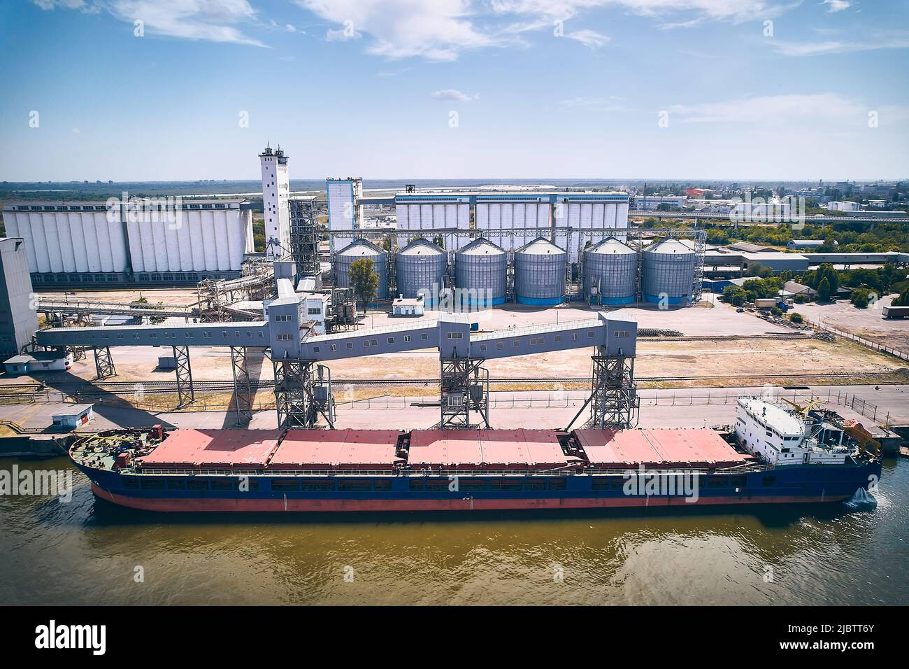 Frachtschiff im Dock Stockfoto