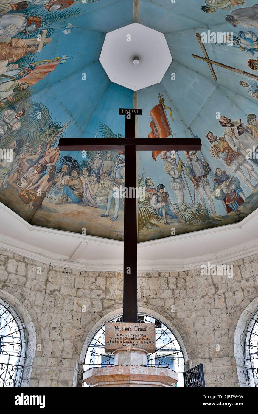 Magellans Kreuz ist ein christliches Kreuz, das von portugiesischen und spanischen Forschern gepflanzt wurde, wie es Ferdinand Magellan bei seiner Ankunft in Cebu auf der Phili angeordnet hatte Stockfoto