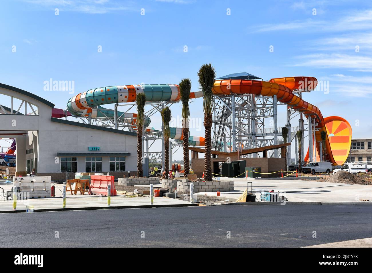 IRVINE, KALIFORNIEN -6. JUNI 2022: Bau des Wild-risses-Wasserparks im Orange County Great Park. Stockfoto