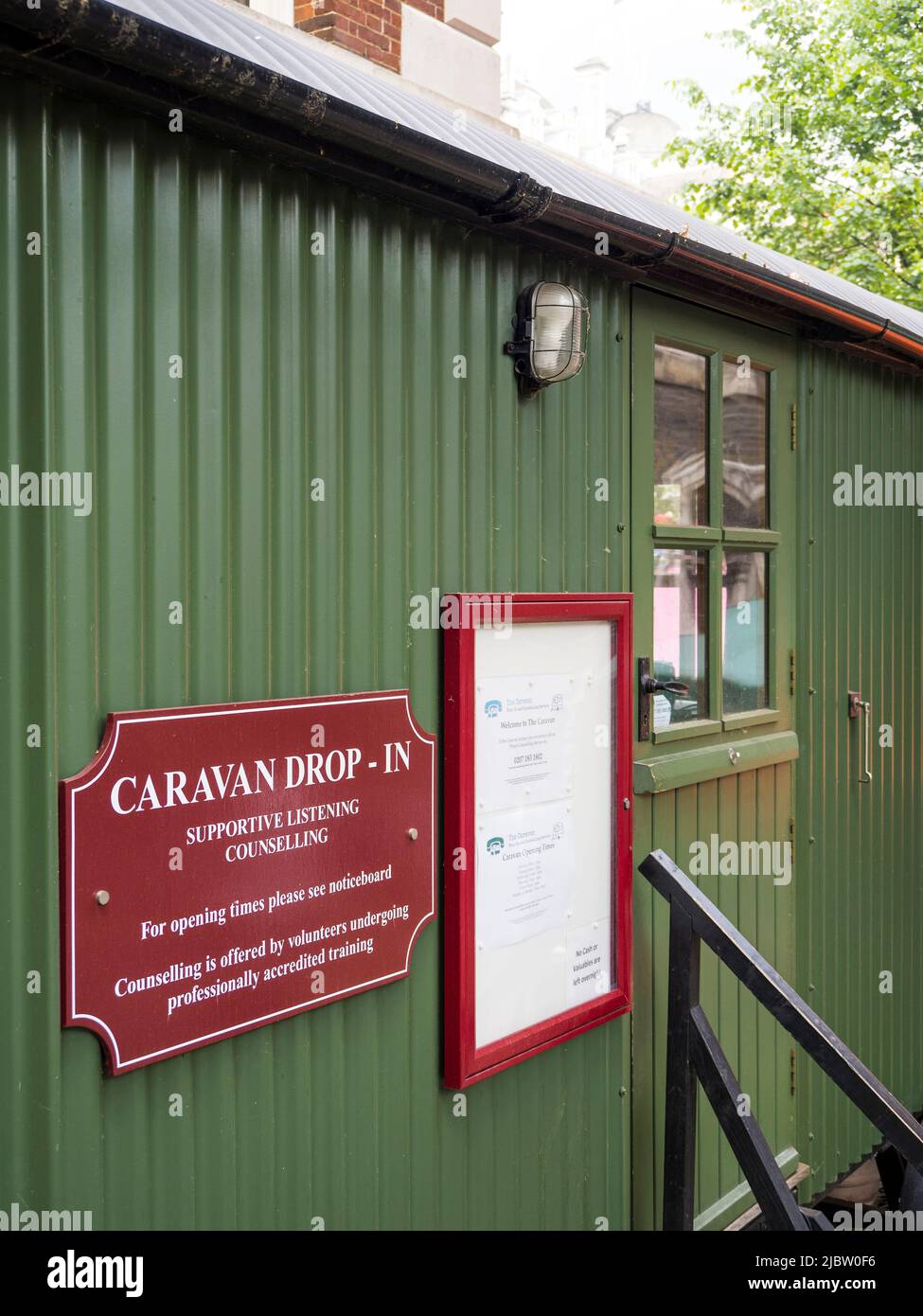 The Caravan Drop-In, Counselling Caravan, St James Church, Piccadilly, London, England, Großbritannien, GB. Stockfoto