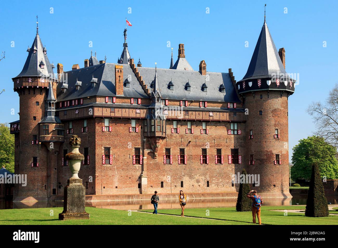 Es gibt das Castle de Haar in Niederlande in der Nähe der Stadt Utrecht 6. Mai 2013 in Haarzuilens, Niederlande. Stockfoto