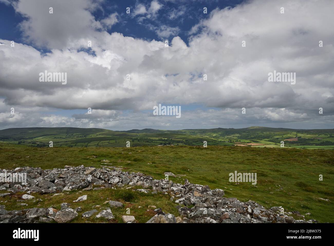 UK Wetter: 08 Jun 2022, wechselhaftes Wetter, Dartmoor National Park, Devon, UK. Kredit: Will Tudor/Alamy Live Nachrichten Stockfoto