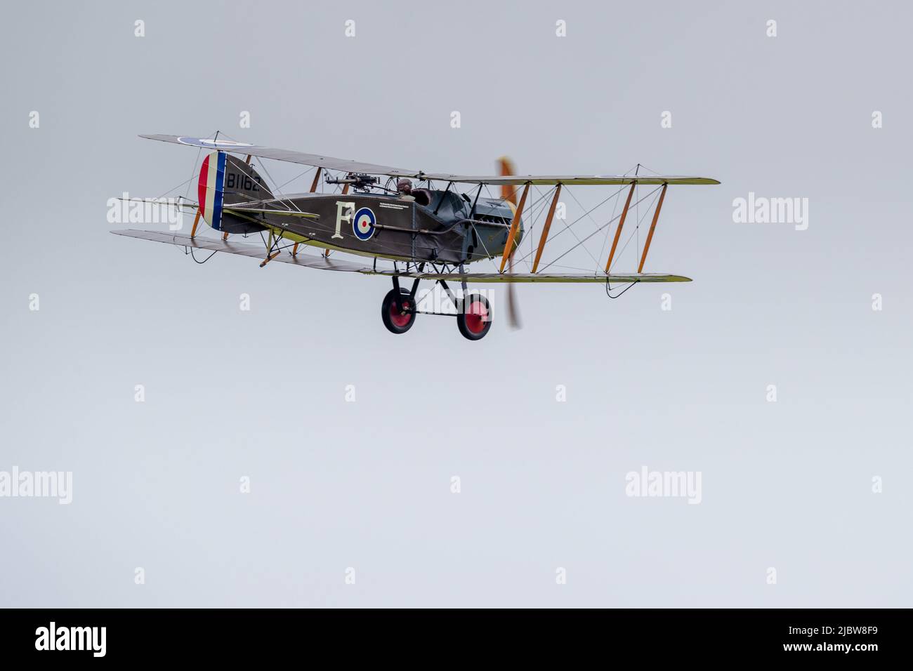 1917 Bristol F.2b Fighter in der Luft auf der Shuttleworth Jubilee Airshow am 5.. Juni 2022 Stockfoto