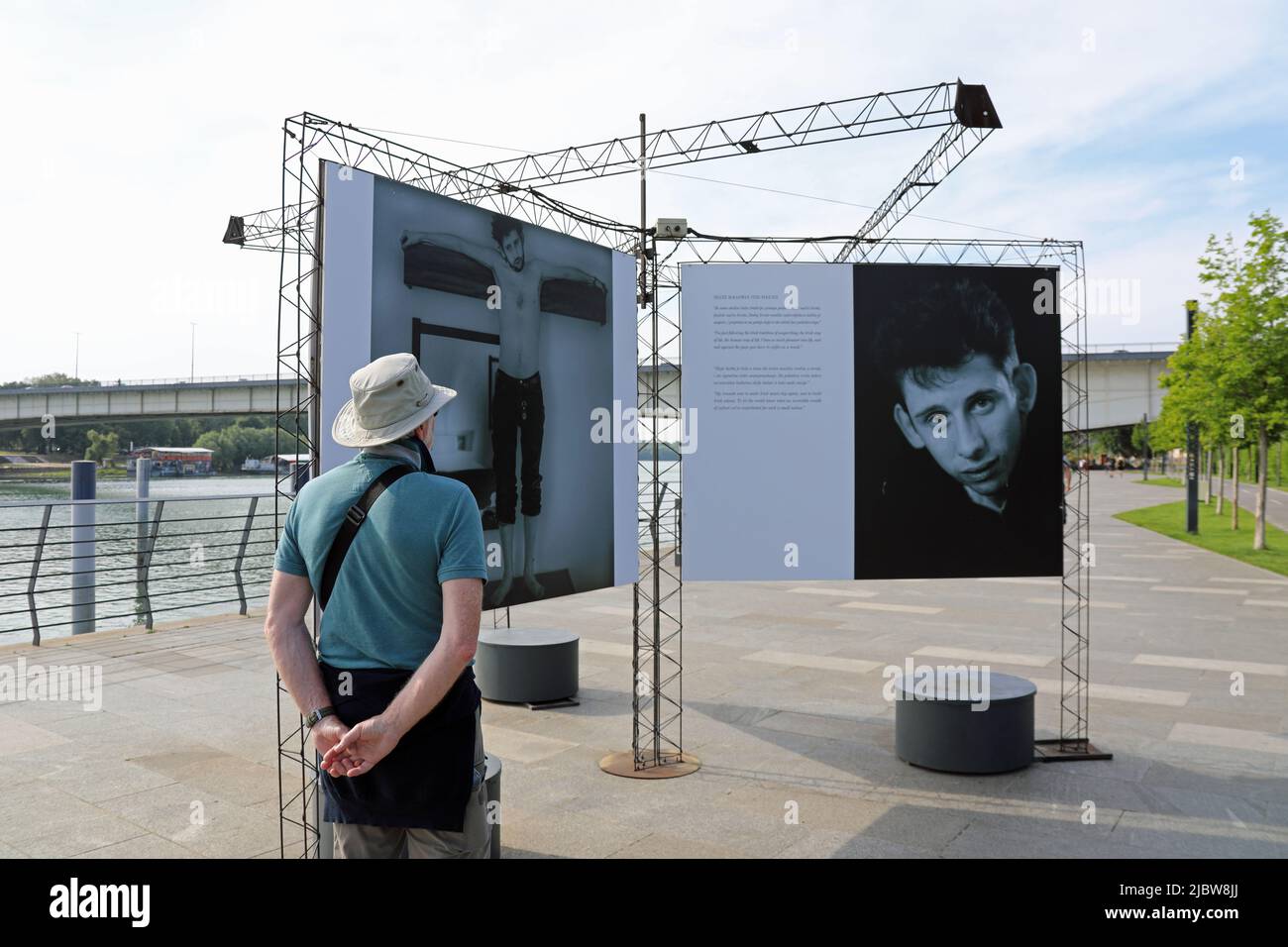 Außendarstellung der Rebel Song-Faces of Irish Music von Andrew Catlin auf der neuen Uferpromenade in Belgrad Stockfoto