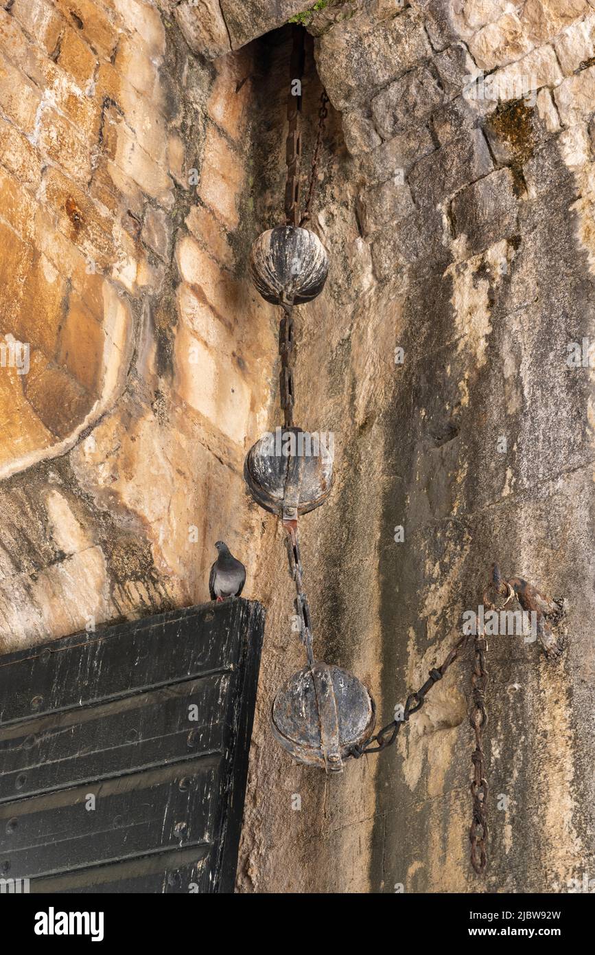 Portcullis Gegengewichte, Ploce Gate, Dubrovnik, Kroatien Stockfoto