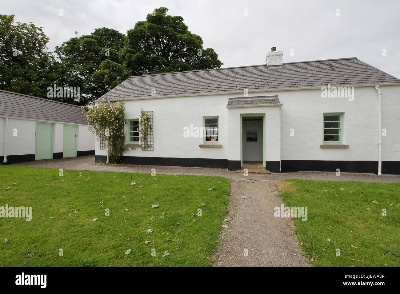 Tully Cottages, Tully Castle, Lough Erne, County Fermanagh, Nordirland Stockfoto