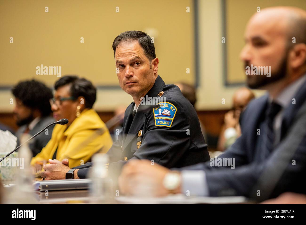 Washington, USA. 08.. Juni 2022. Joseph Gramaglia, Polizeichef von Buffalo, New York, bezeugt am 8. Juni 2022 in Washington, DC vom Ausschuss für die Aufsicht und Reform des Repräsentantenhauses von Waffengewalt (Foto von Jason Andrew/Pool/Sipa USA) Quelle: SIPA USA/Alamy Live News Stockfoto