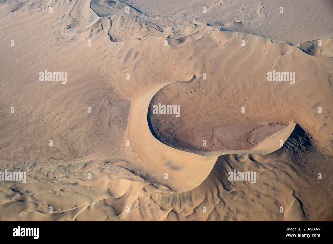 Flug über die Dünen der Namib-Wüste in Namibia Stockfoto