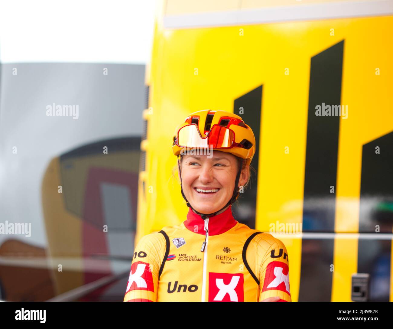 Joscelin Lowden vom Uno-X Pro Cycling Team vor der ersten Etappe der Women's Cycling Tour of Britain 2022 in Colchester in Essex Stockfoto