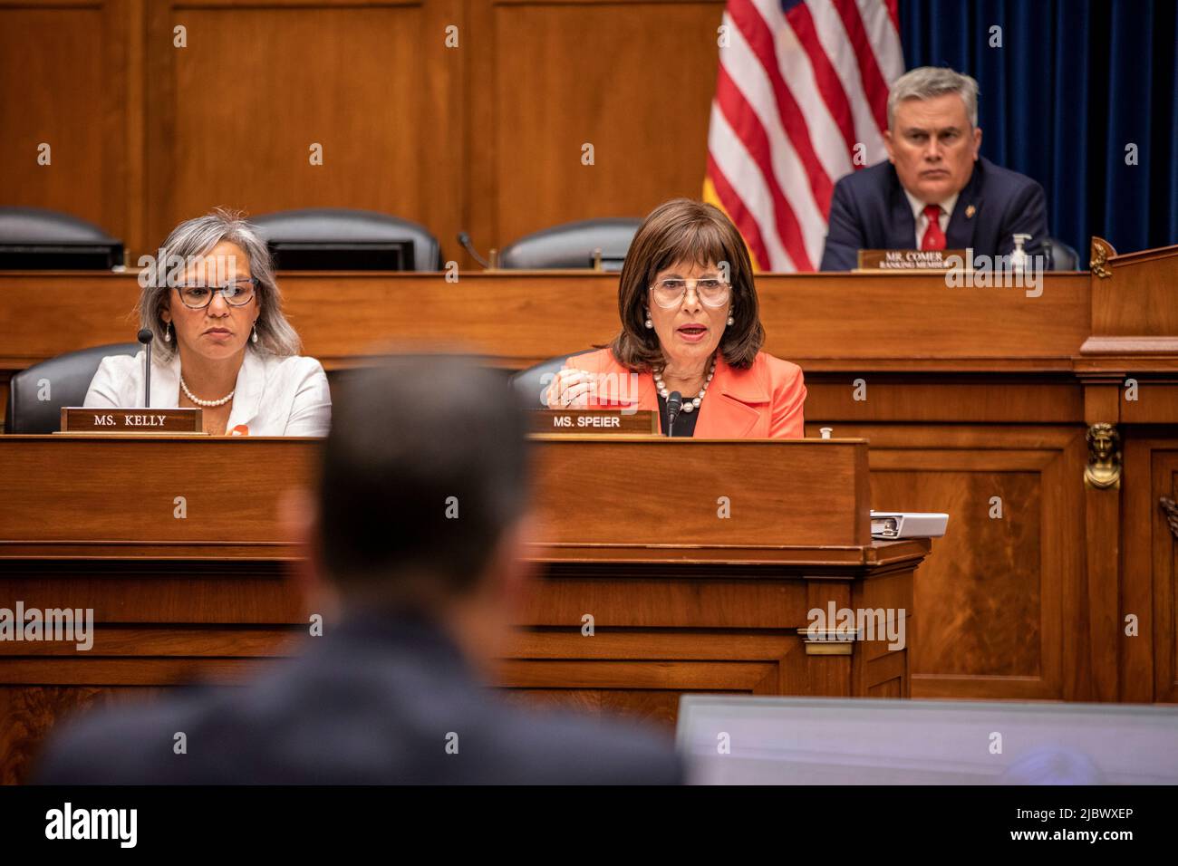 Washington, USA. 08.. Juni 2022. Die Vertreterin Jackie Speier (D-CA) spricht während des Ausschusses für Aufsicht und Reform des Repräsentantenhauses über Waffengewalt am 8. Juni 2022 in Washington, DC (Foto von Jason Andrew/Pool/Sipa USA) Quelle: SIPA USA/Alamy Live News Stockfoto
