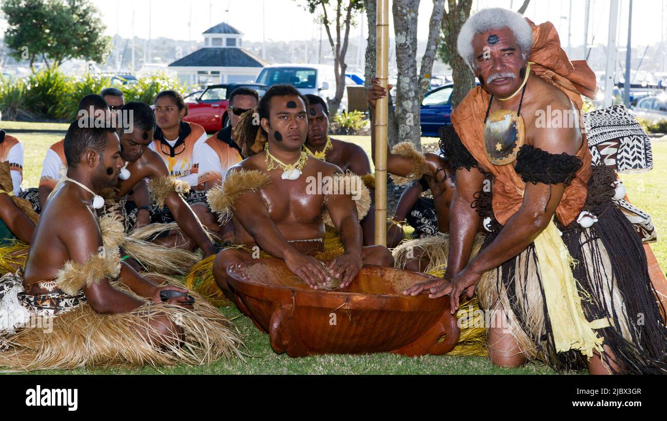 Kava-Zeremonie, Te Kumete O Te Mona Nui. 11/4/2010 Stockfoto