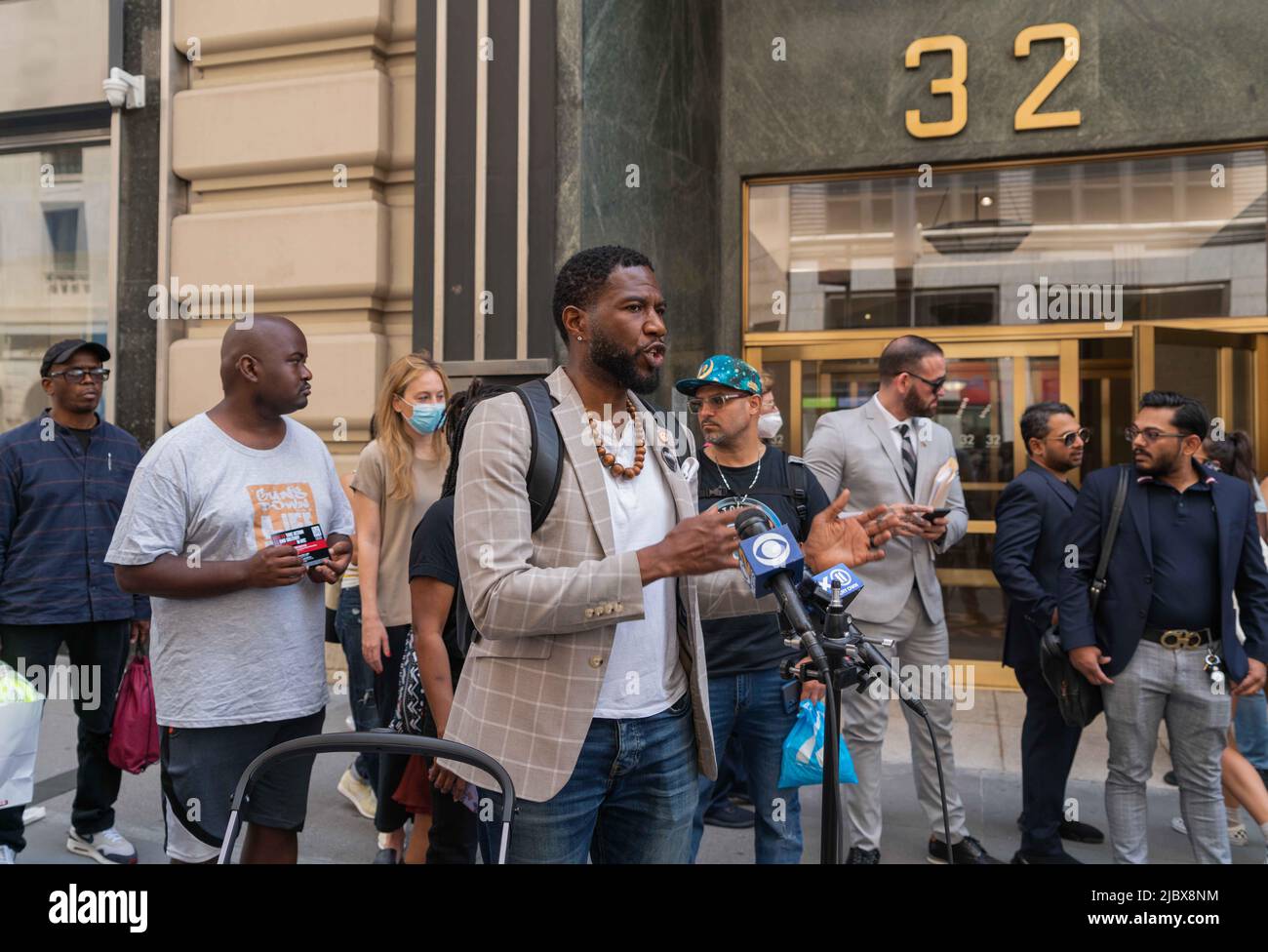 7. Juni 2022, New York City, New York, Usa: New York Public Jumaane Williams und lokale Aktivisten hielten eine Pressekonferenz vor dem New York City Board of Elections in New York City, NY, ab 7. Juni 2022 und forderten den Zugang zu vorgezogenen Wahlen, während sie auf Riker Island im Auftrag des New York State Law inhaftiert waren. (Bild: © Steve Sanchez/Pacific Press via ZUMA Press Wire) Stockfoto