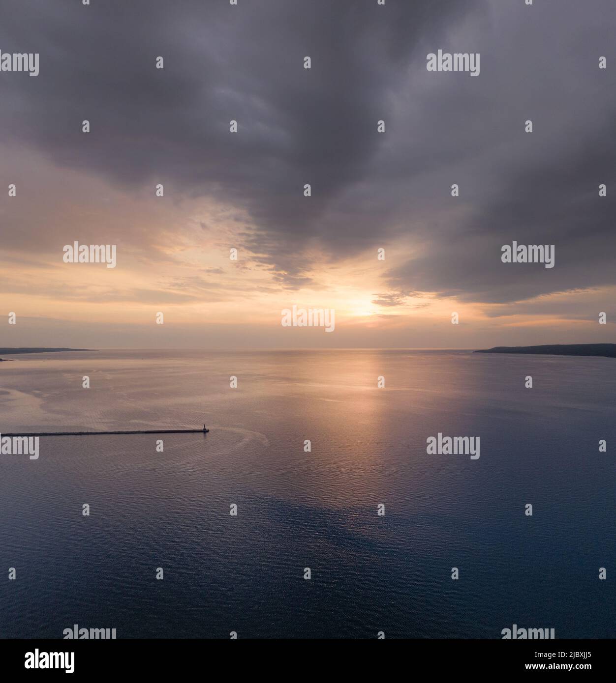 Sonnenuntergang über Little Traverse Bay, Michigan. Stockfoto