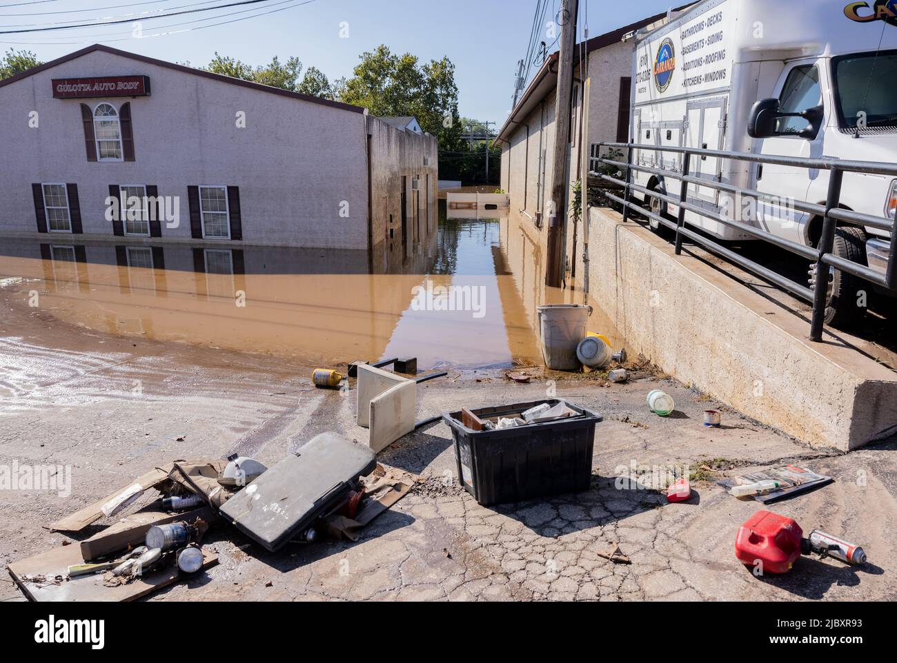 BRIDGEPORT, PA – 2. September 2021: Flutgewässer in der Nähe des Schuylkill River werden als Überreste des „Ida“-Flußes in der Region des Mittelatlantiks gesehen. Stockfoto