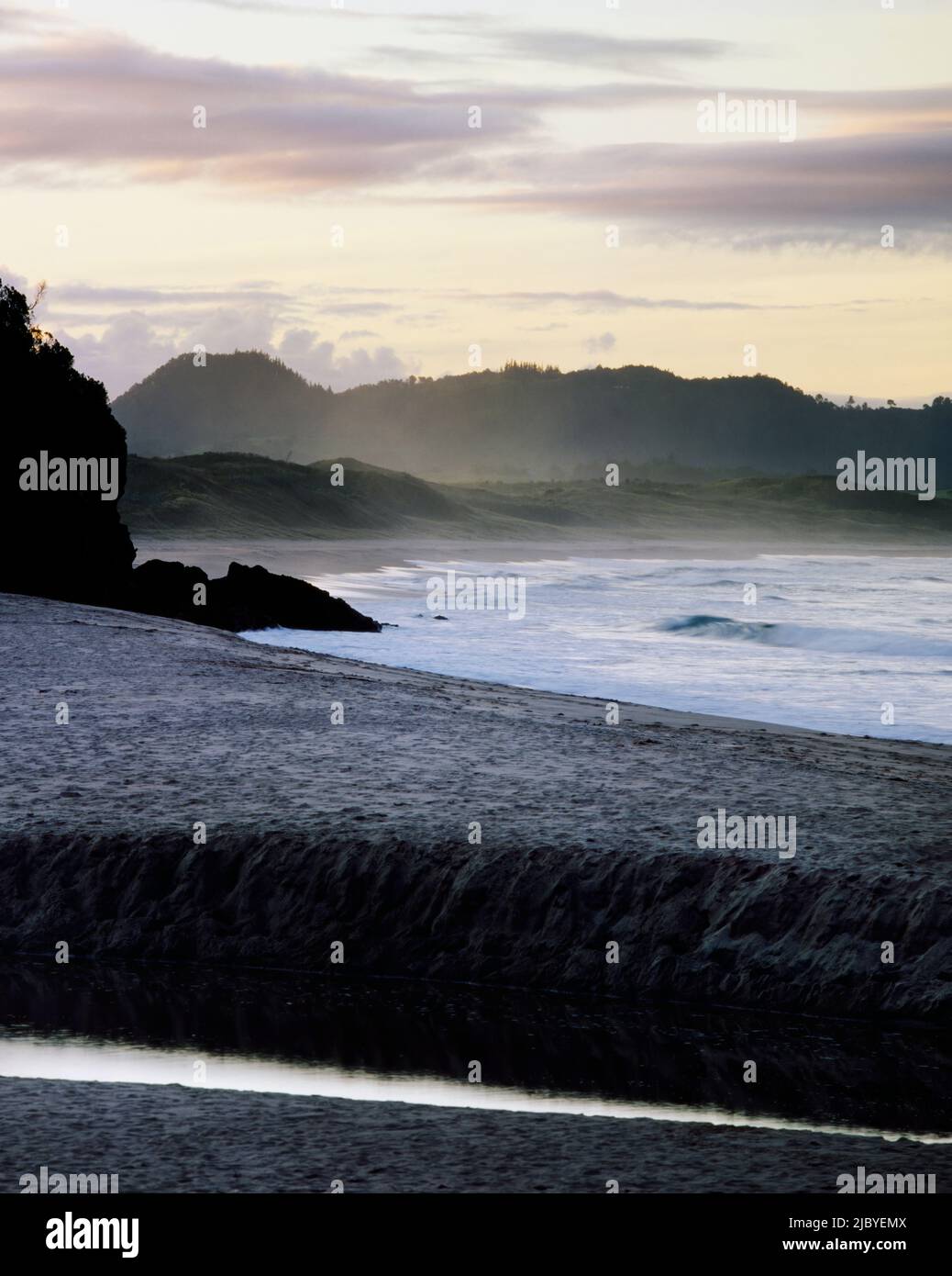 Hot Water Beach im späten Nachmittagslicht Stockfoto