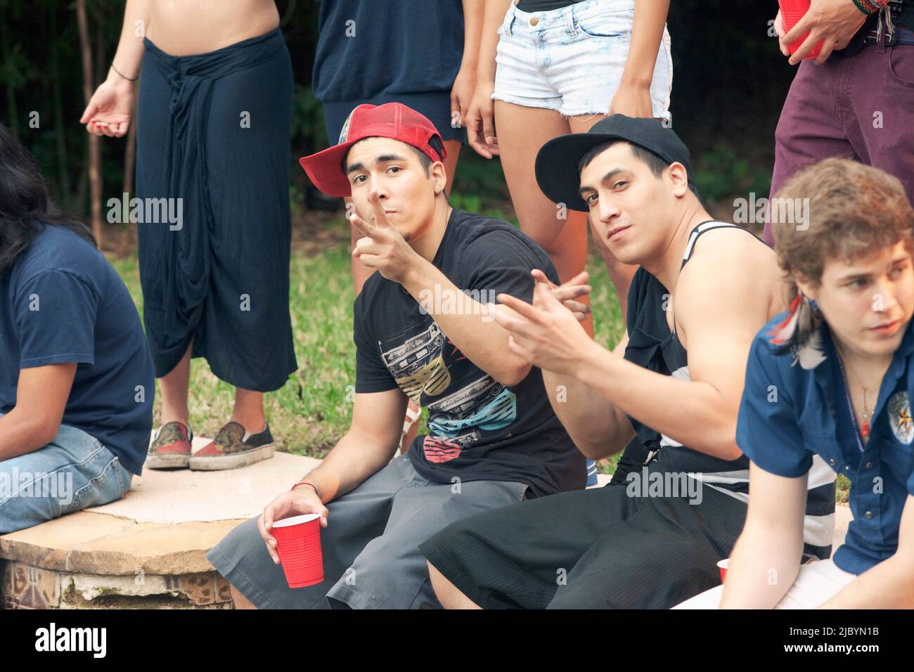Freunde, die zusammen hängen Stockfoto